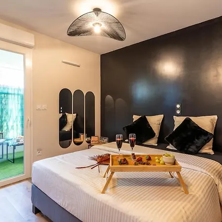 Apartment 007, Balneotherapie Et Miroirs Aux Beaux-arts Montpellier