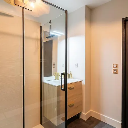 007, Balneotherapie Et Miroirs Aux Beaux-arts Apartment *